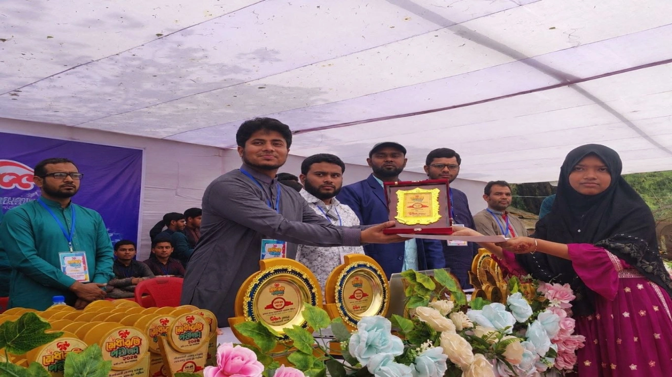 ট্যালেন্টপুল বৃত্তি প্রাপ্ত শিক্ষার্থীকে নগদ অর্থ,সনদ ও ক্রেস্ট প্রদান